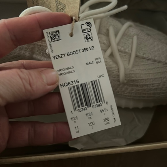 Yeezy Boost 350 V2 All white Bone/Bone/Bone Size 11 - Picture 2 of 8